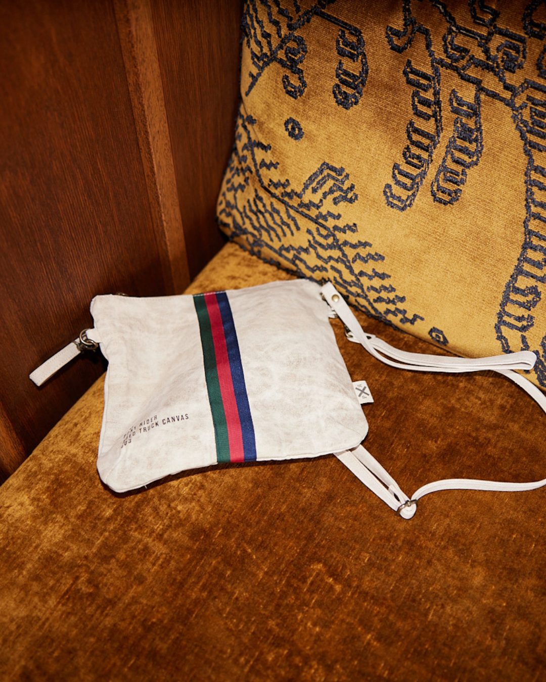 Escapee Clutch with Strap | Natural