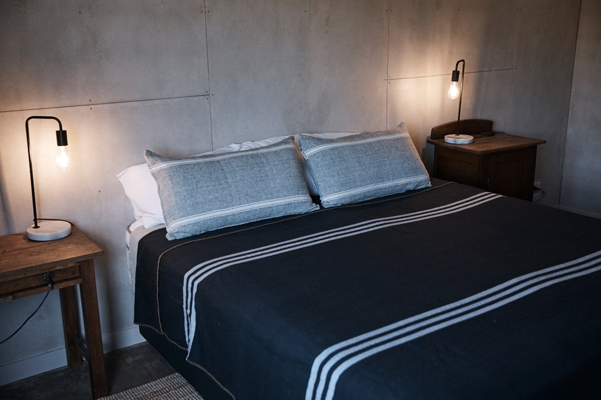 New Yorker Cotton Blanket | Black / White | King