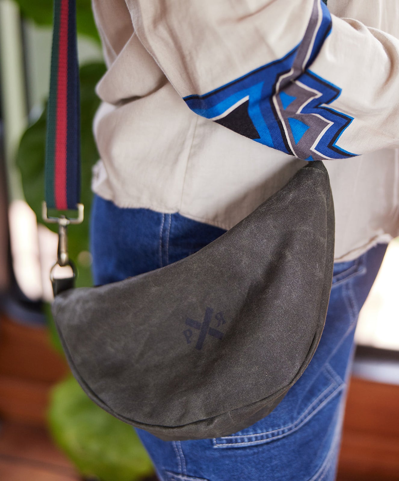 Slow Road Round Shoulder Bag | Khaki