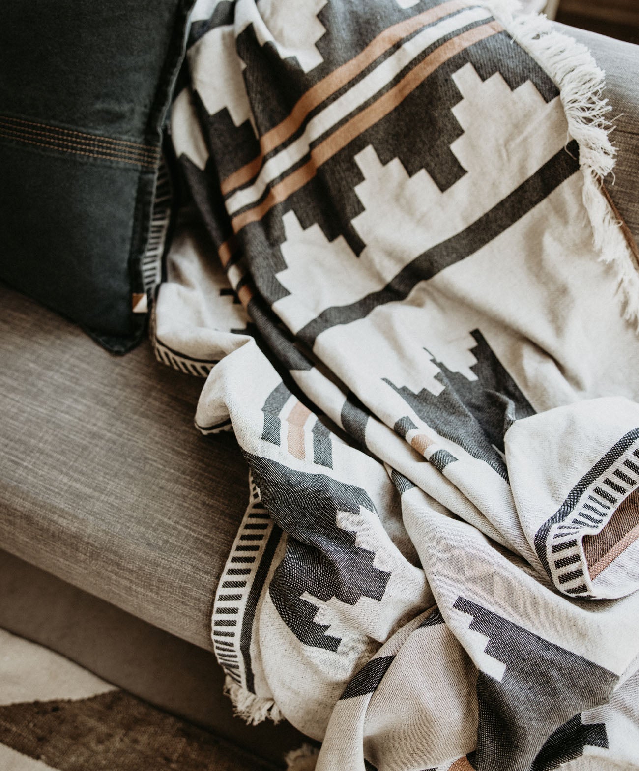 Up River Throw | Natural