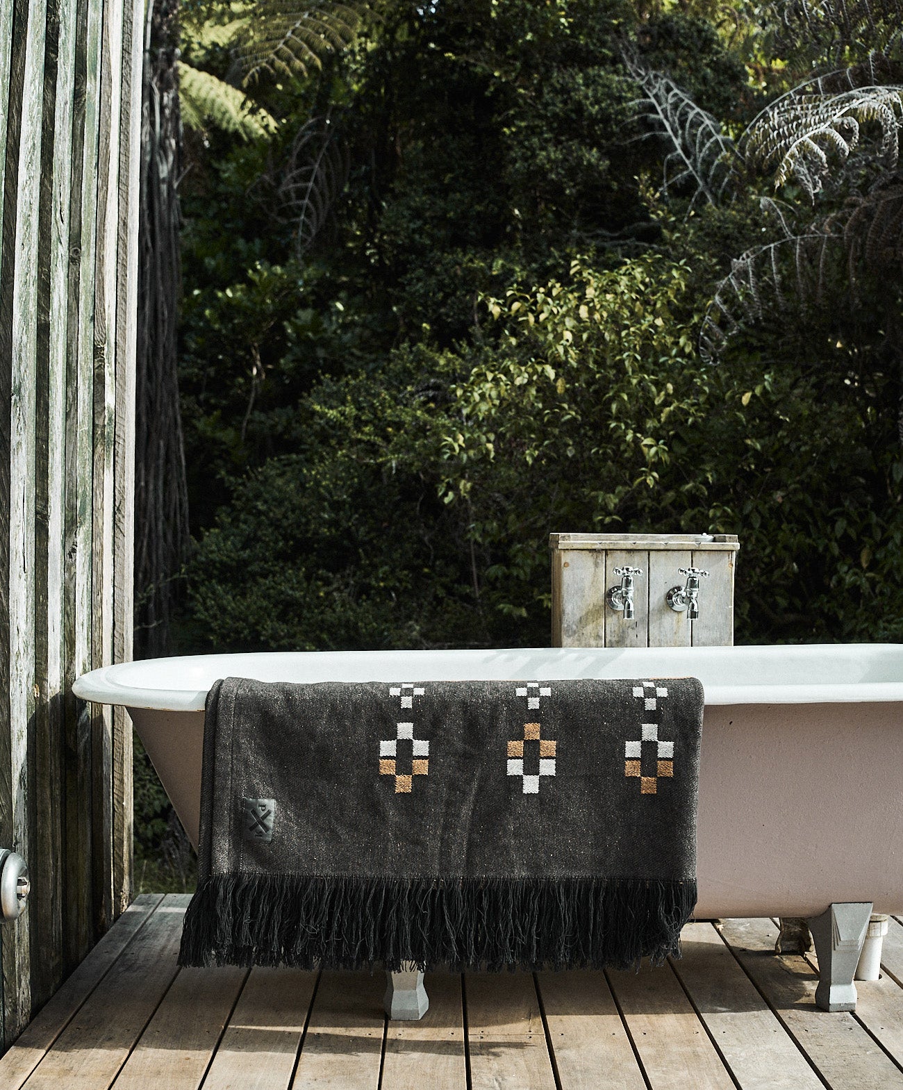 Alpine Retreat Throw | Black