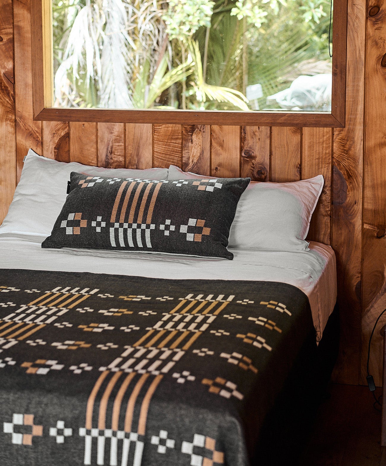 Alpine Retreat Throw | Black