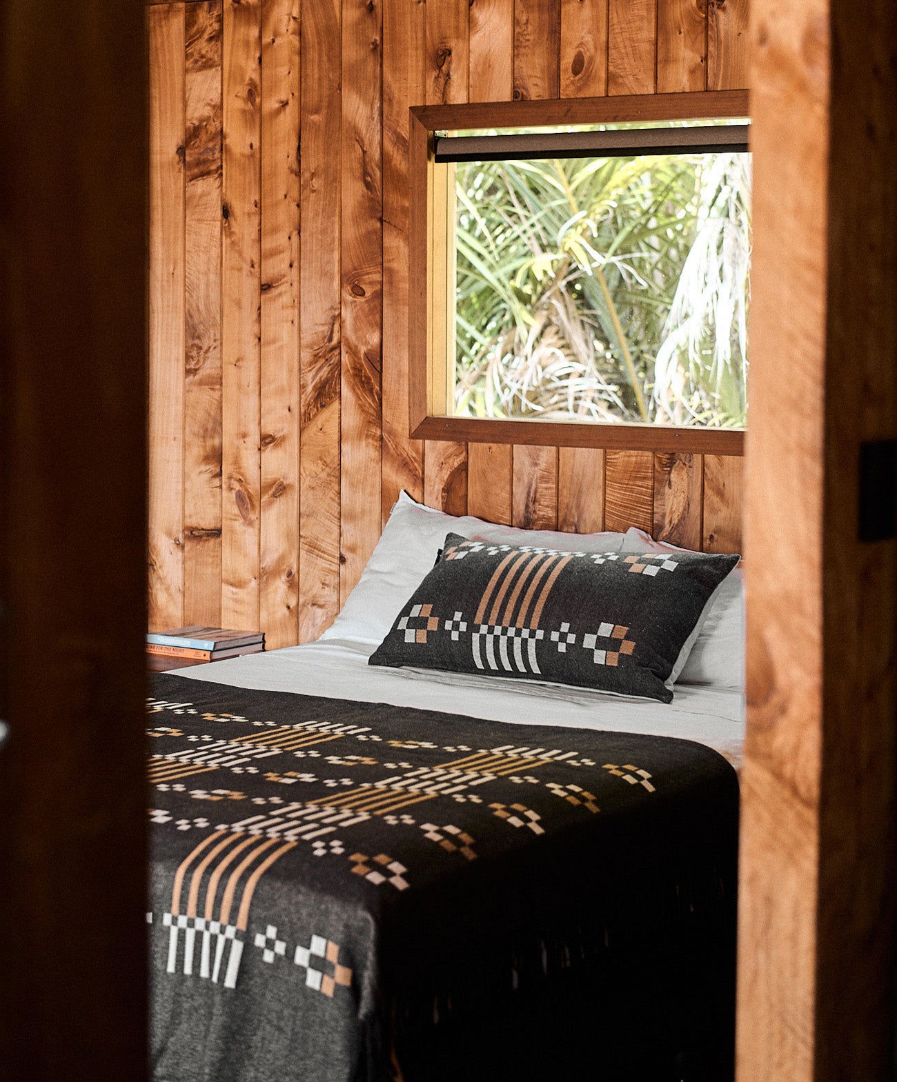 Alpine Retreat Throw | Black