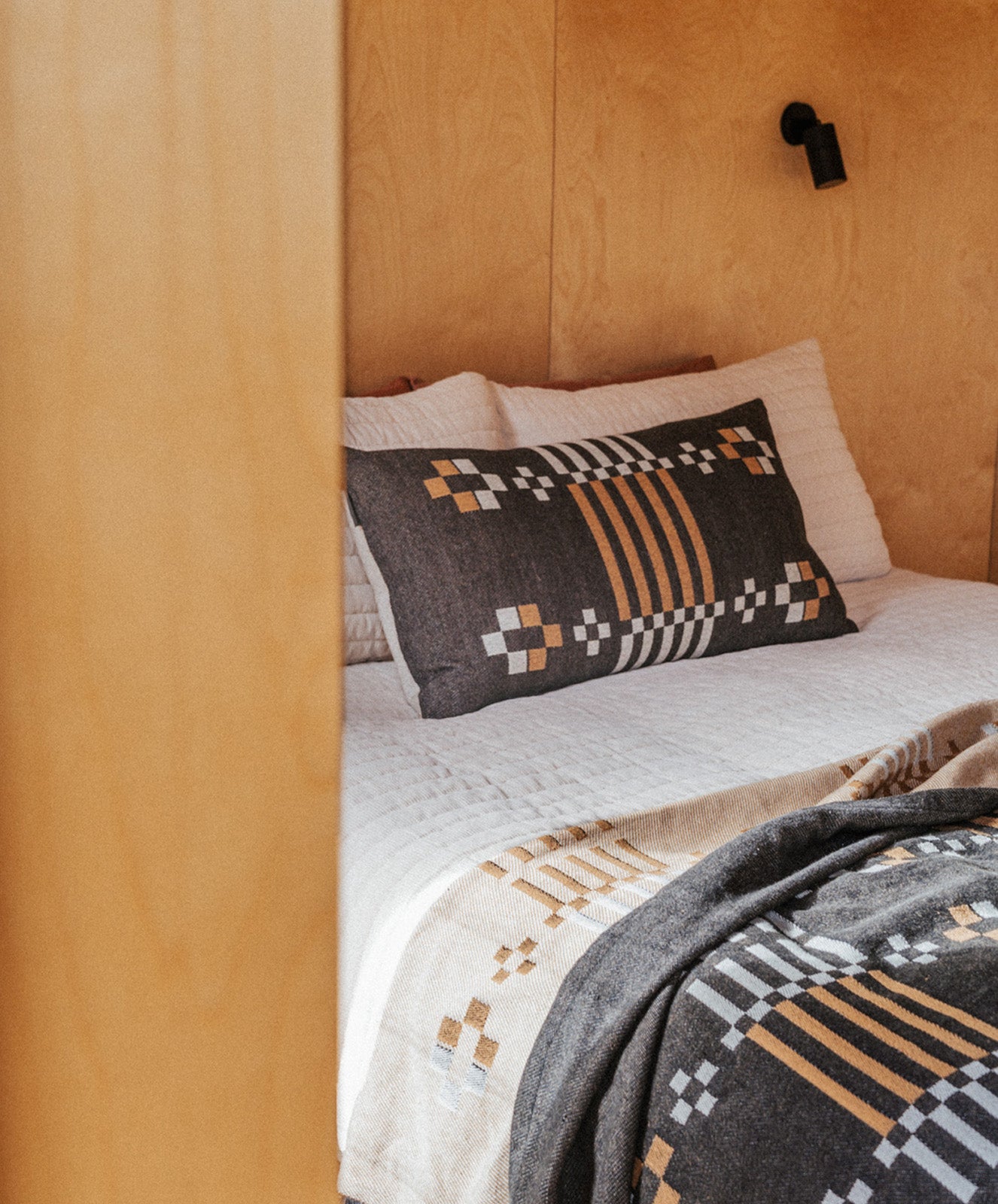 Alpine Retreat Throw | Black