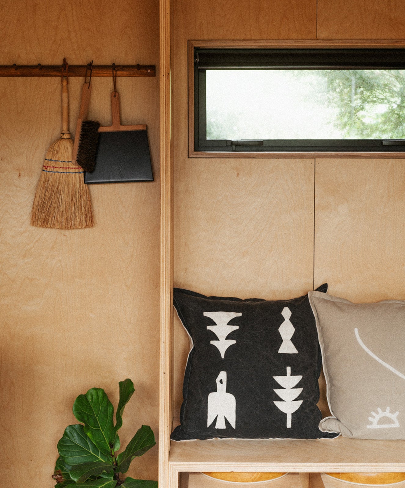 Elements Cushion | Black