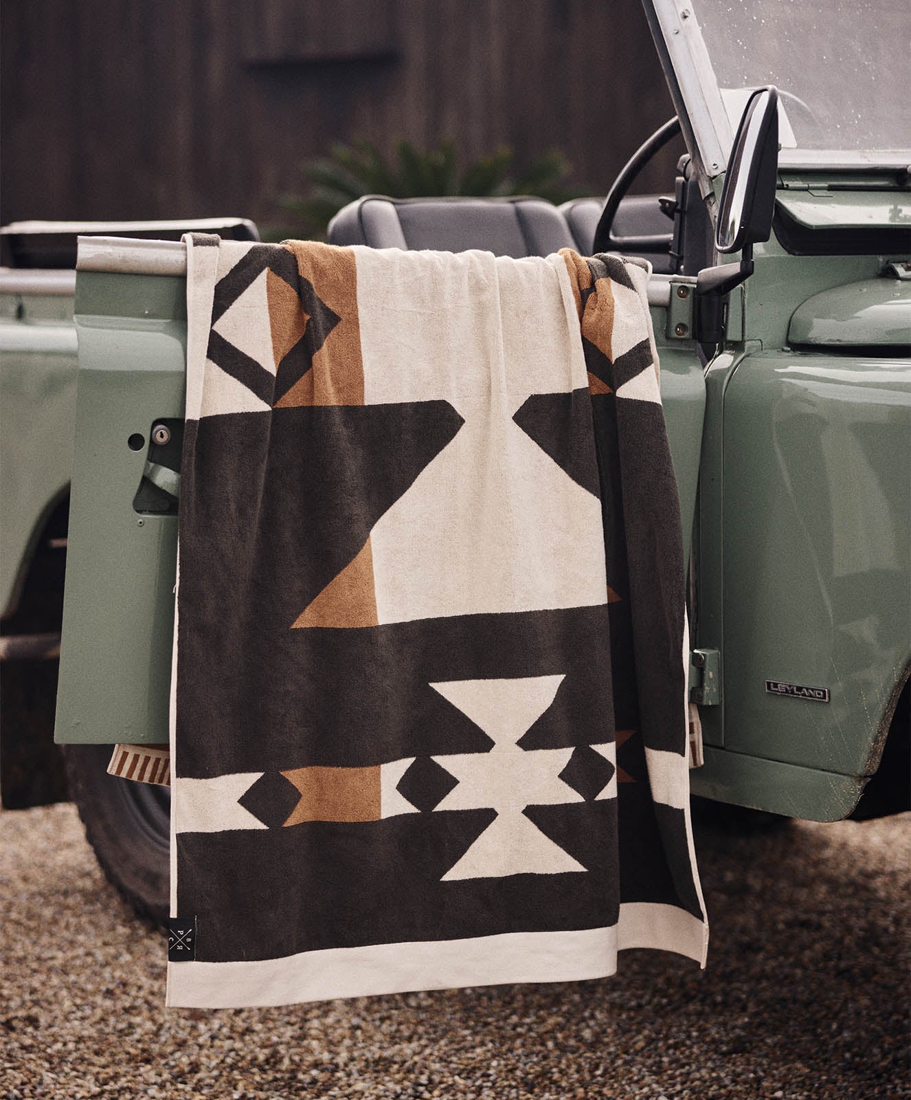 Rocky Mountain Large Towel | Natural / Khaki