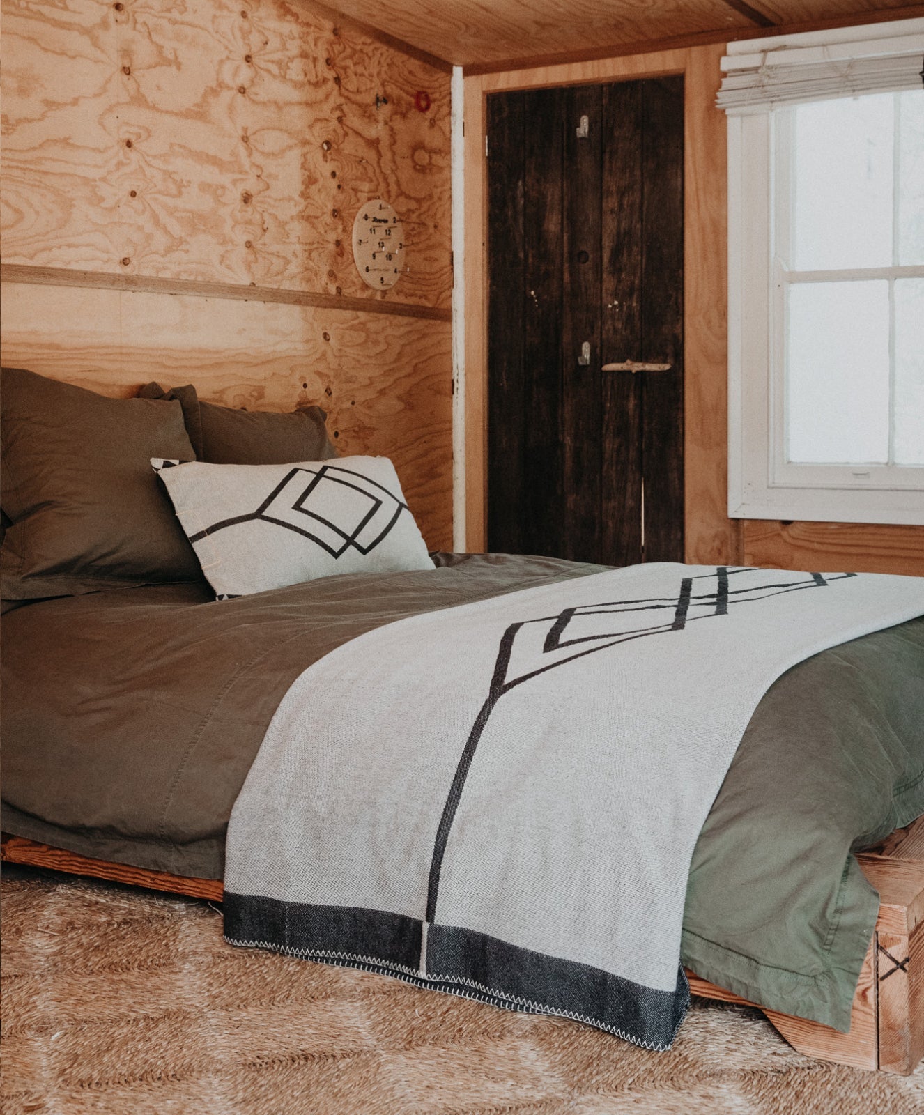 Dawn Ranger Blanket | Black/Oats | Double