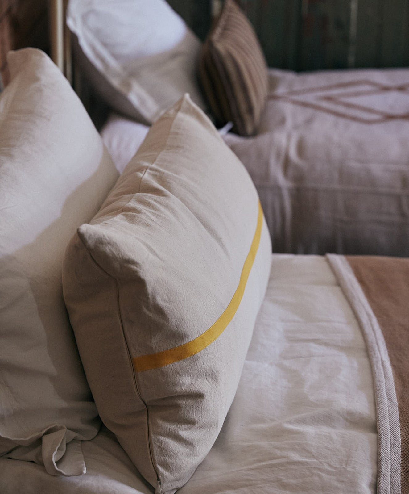 Wanderful Long Cushion | Natural/Yoke
