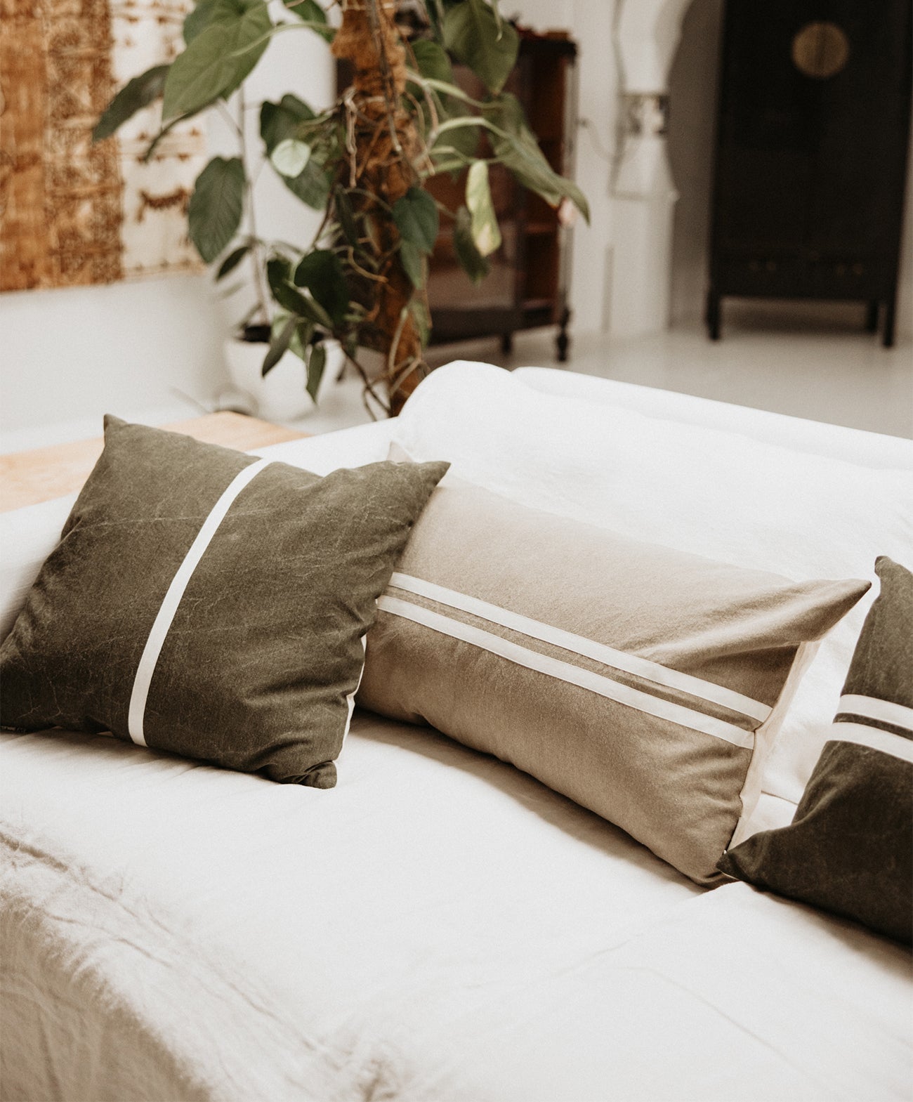 Wanderful Cushion | Dark Shadow