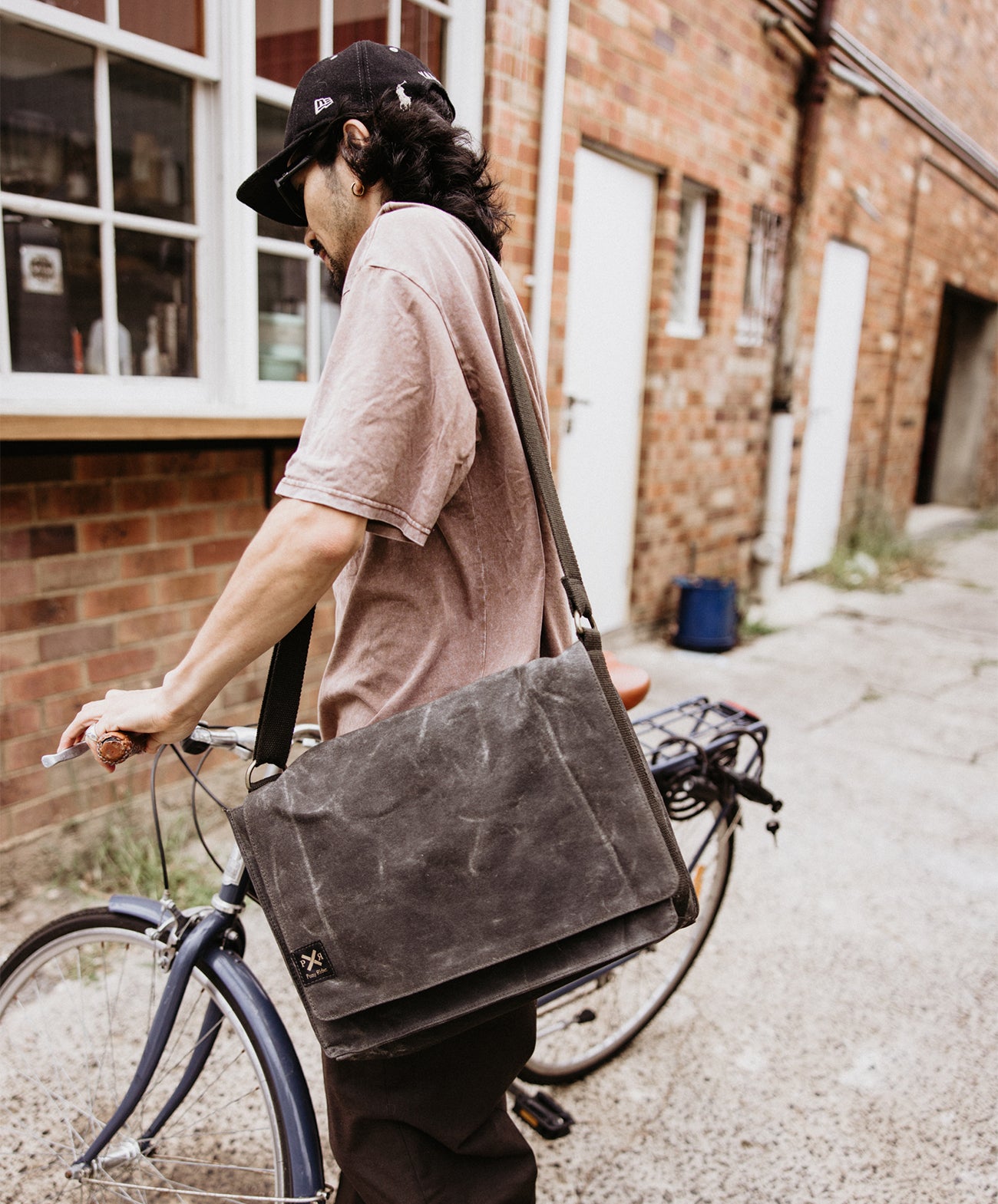 Slow Road Laptop Satchel | Black