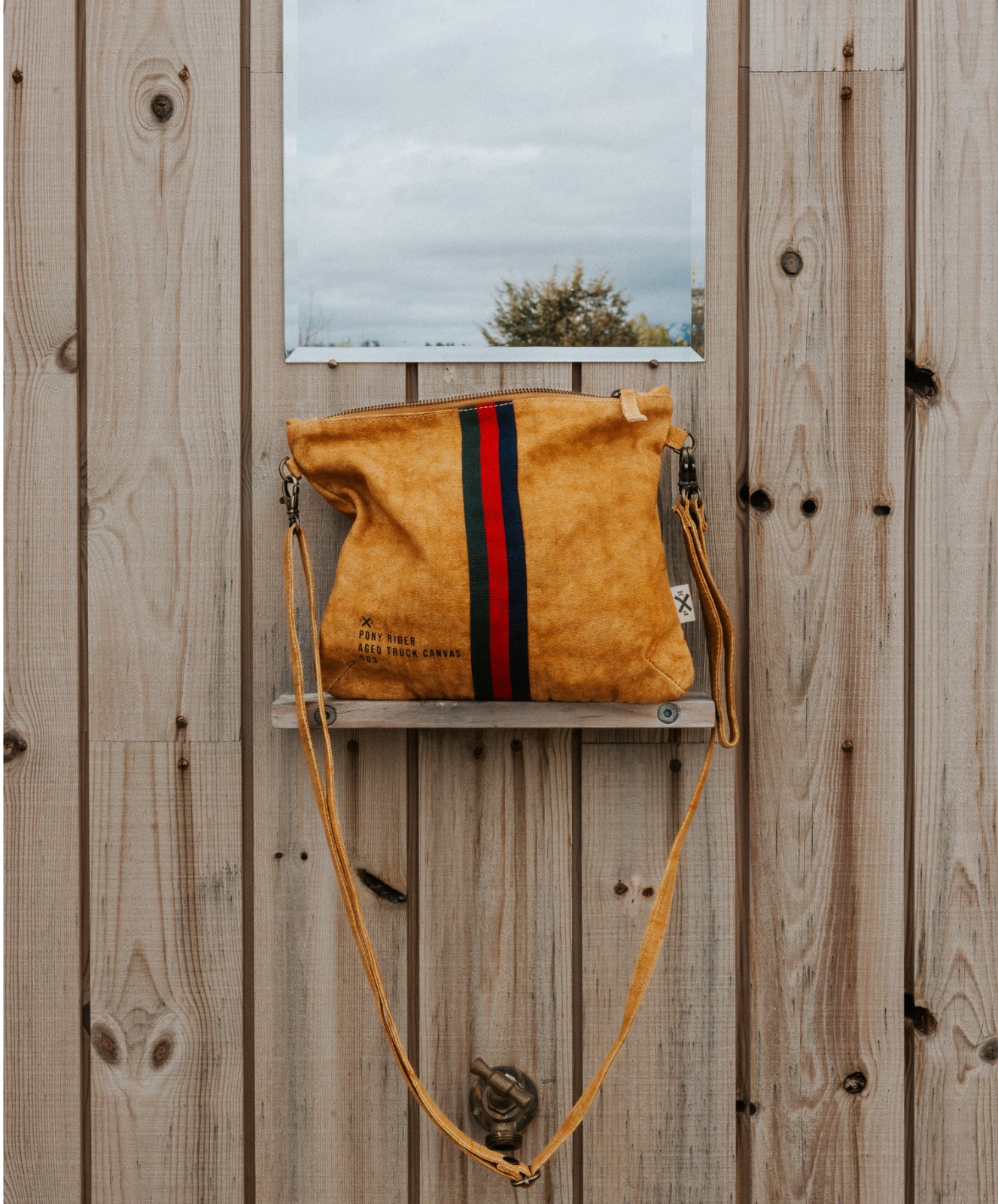 Escapee Clutch with Strap | Clay