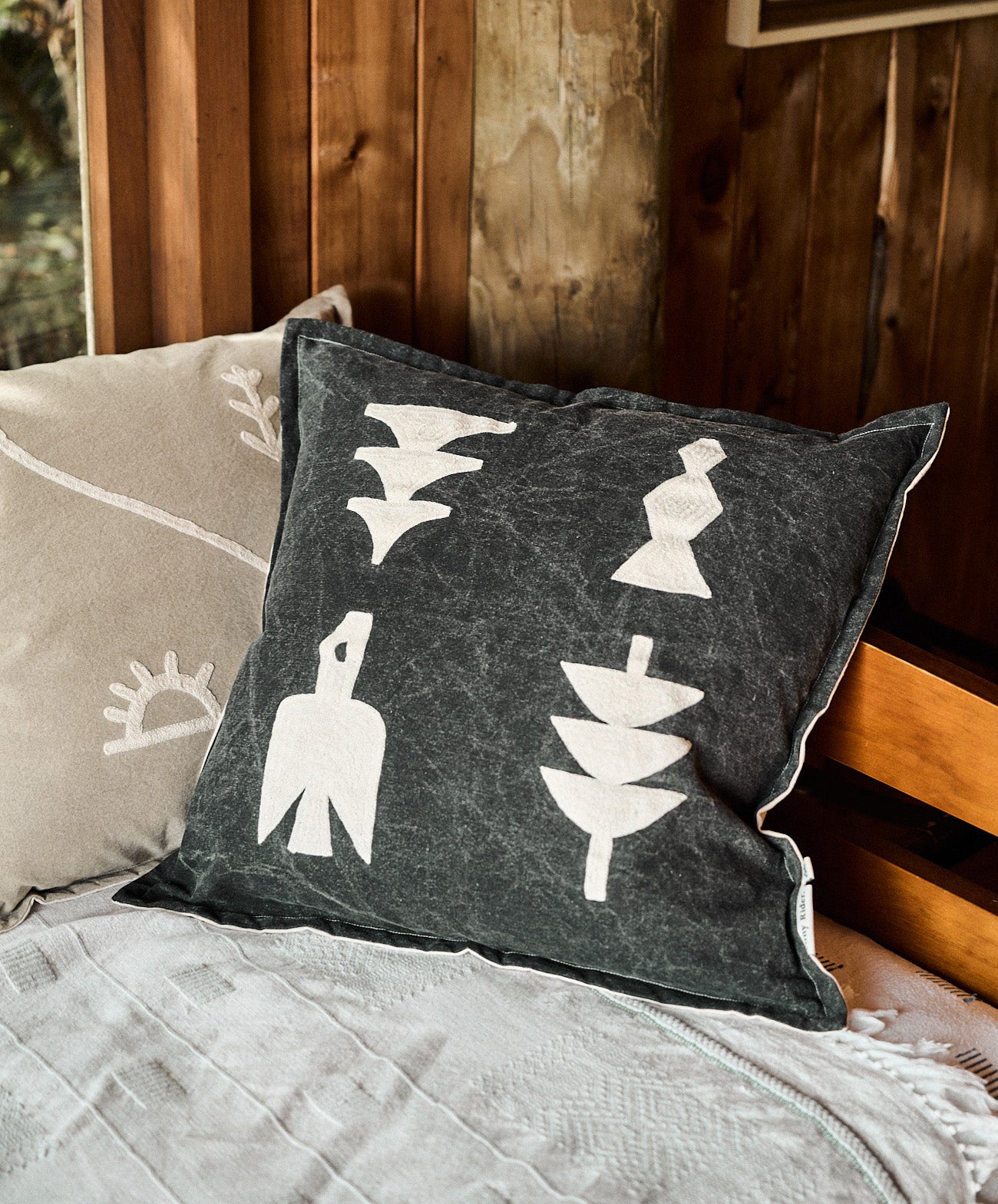 Elements Cushion | Black