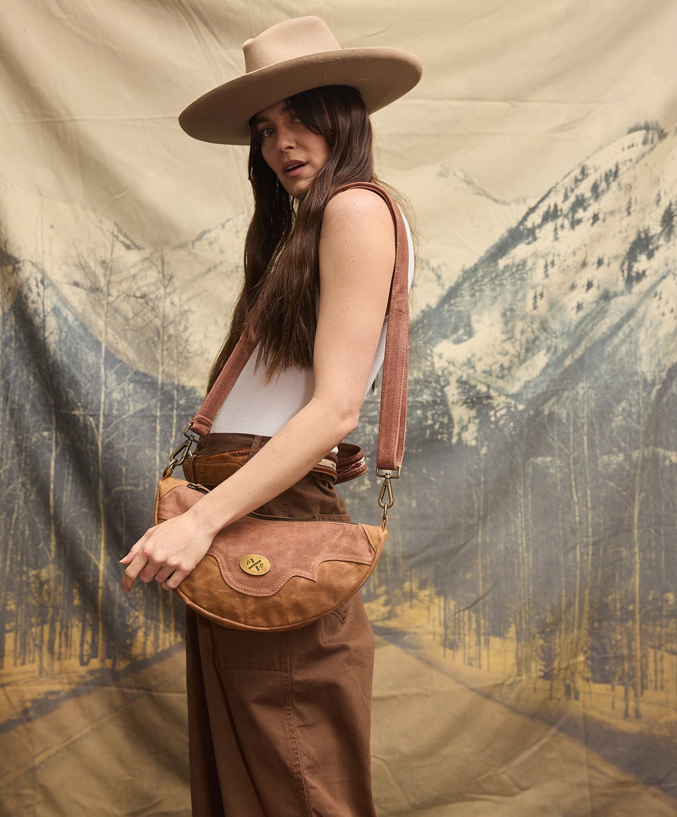 Slow Road Round Shoulder Bag | Spicy Cowboy