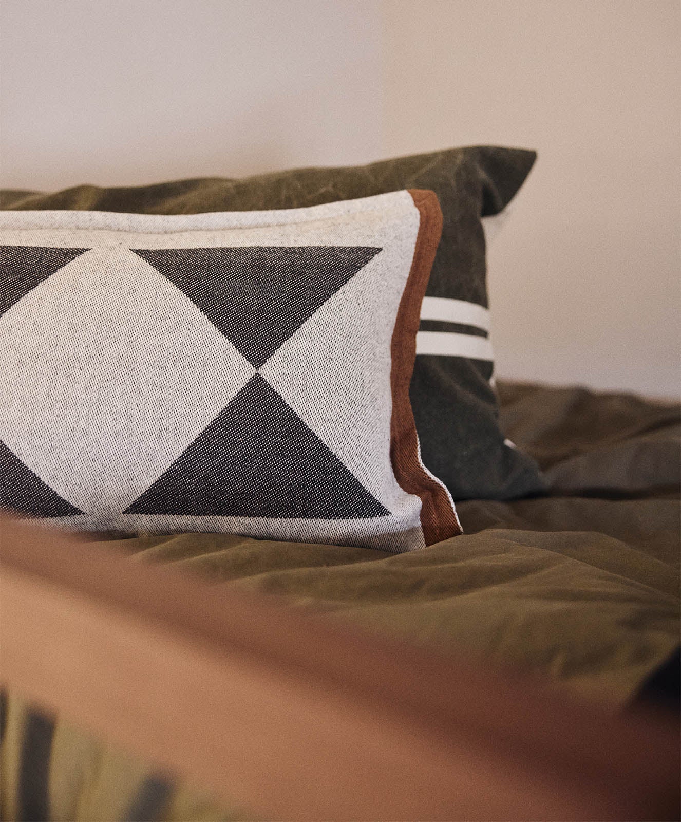 Lil Rocky Peaks Cushion | Natural