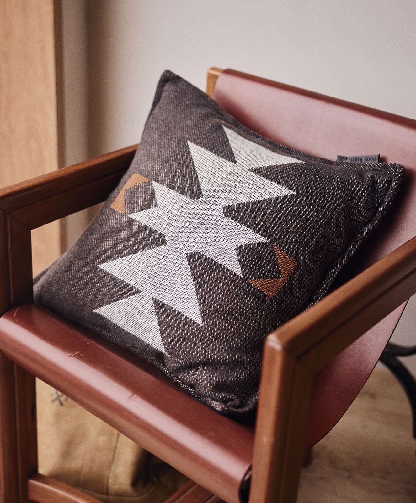 Rocky Peaks Cushion | Black