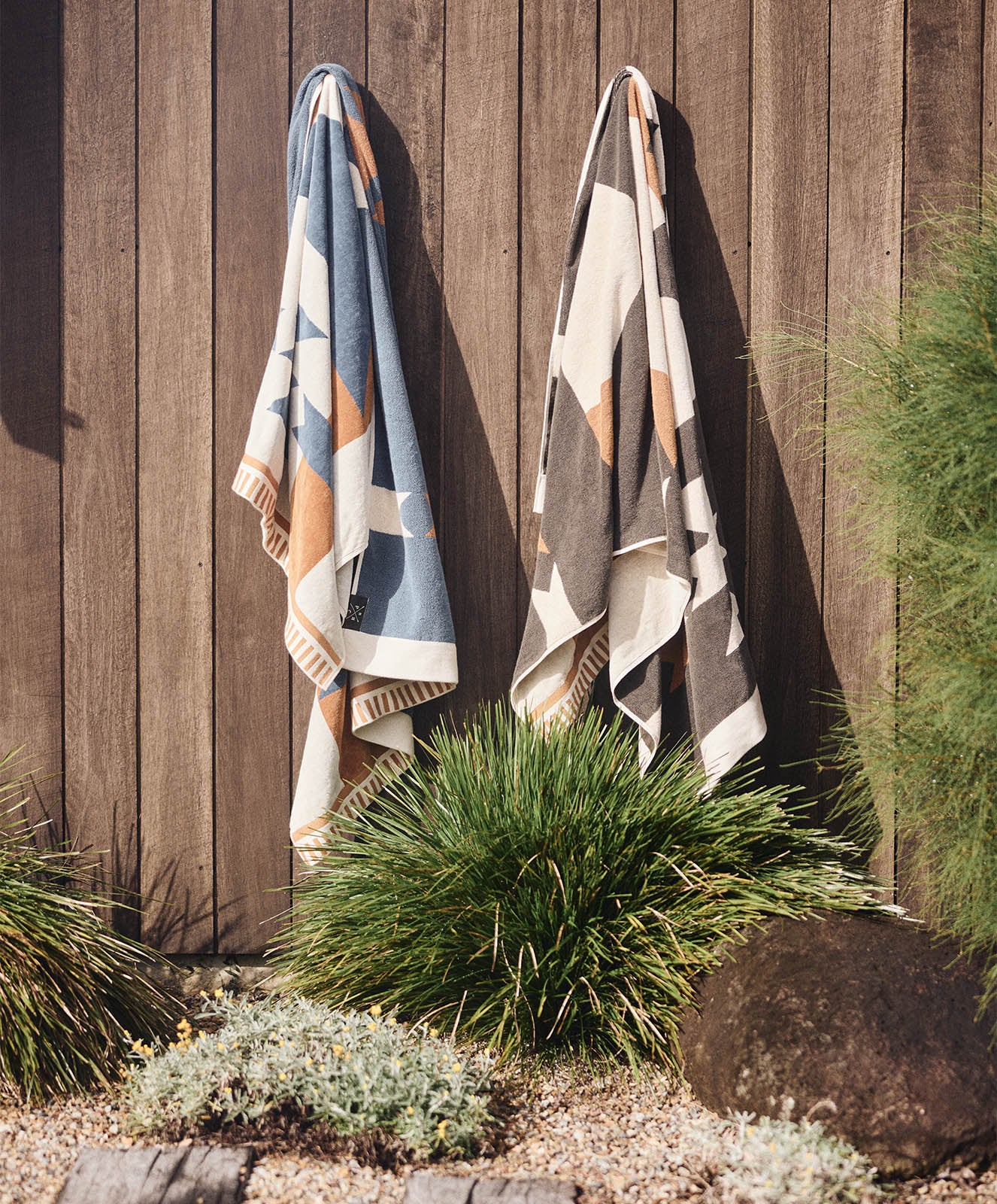 Rocky Mountain Large Towel | Natural / Khaki