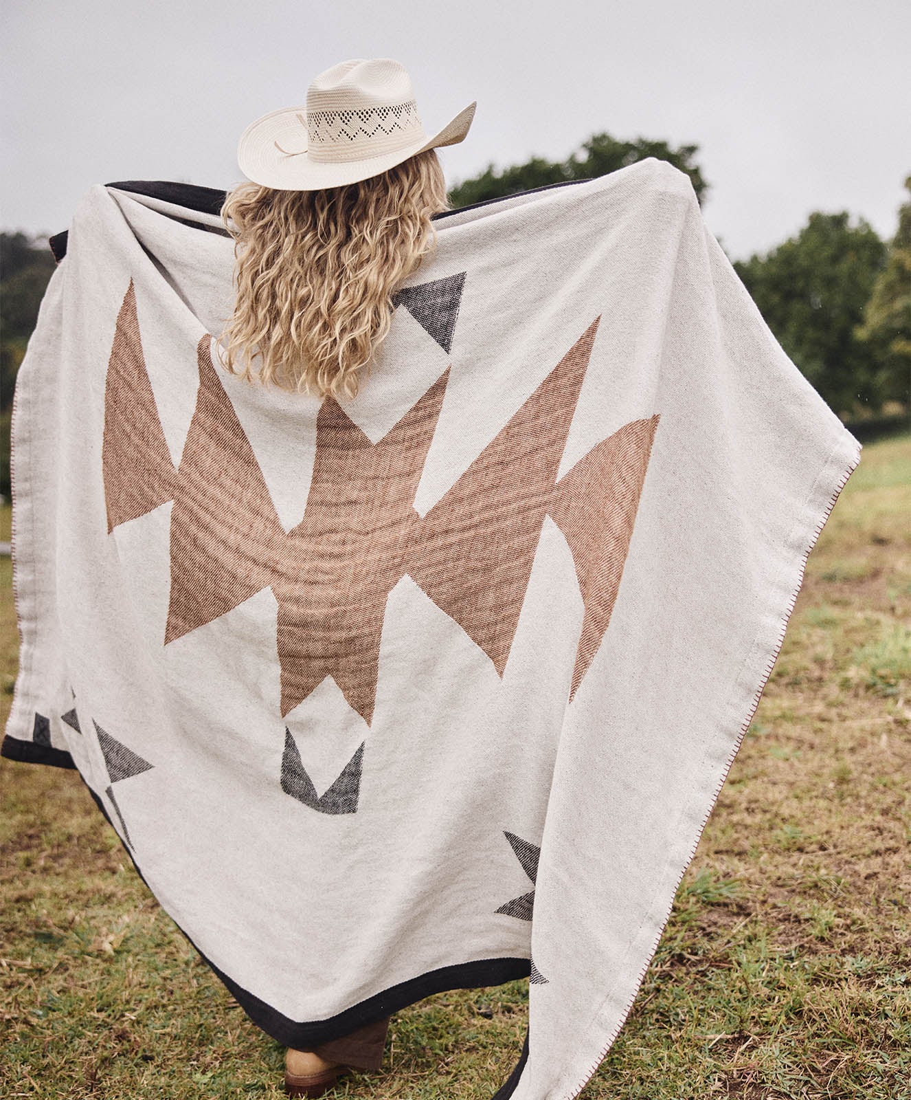 Rocky Peaks Throw | Natural