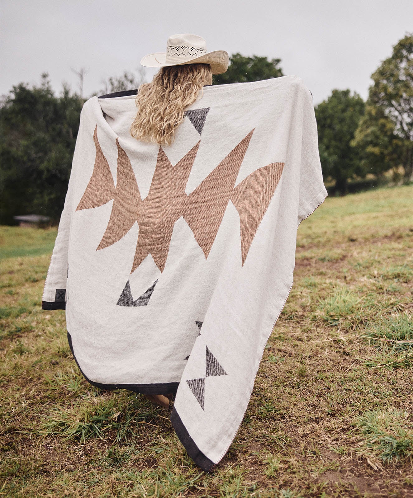 Rocky Peaks Throw | Natural