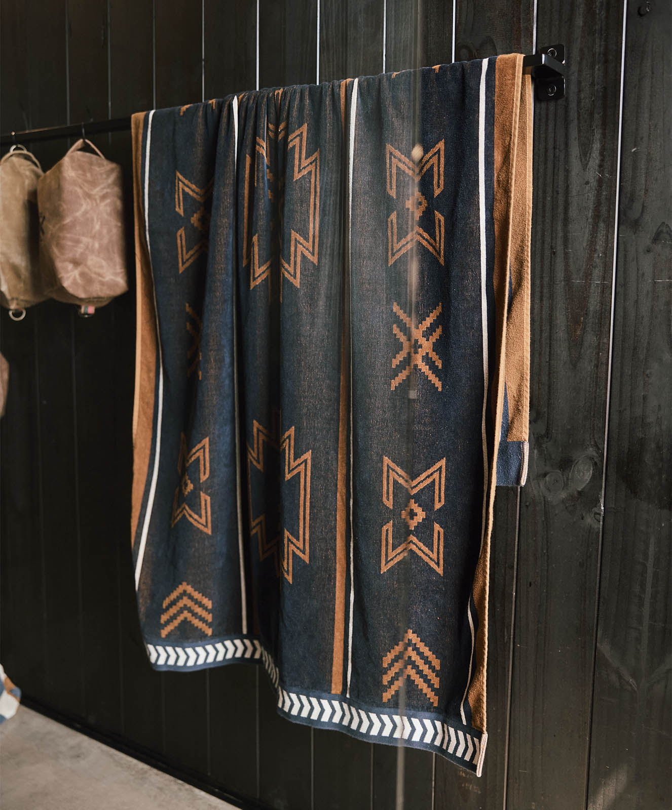 Seeker Large Towel | Navy Tan