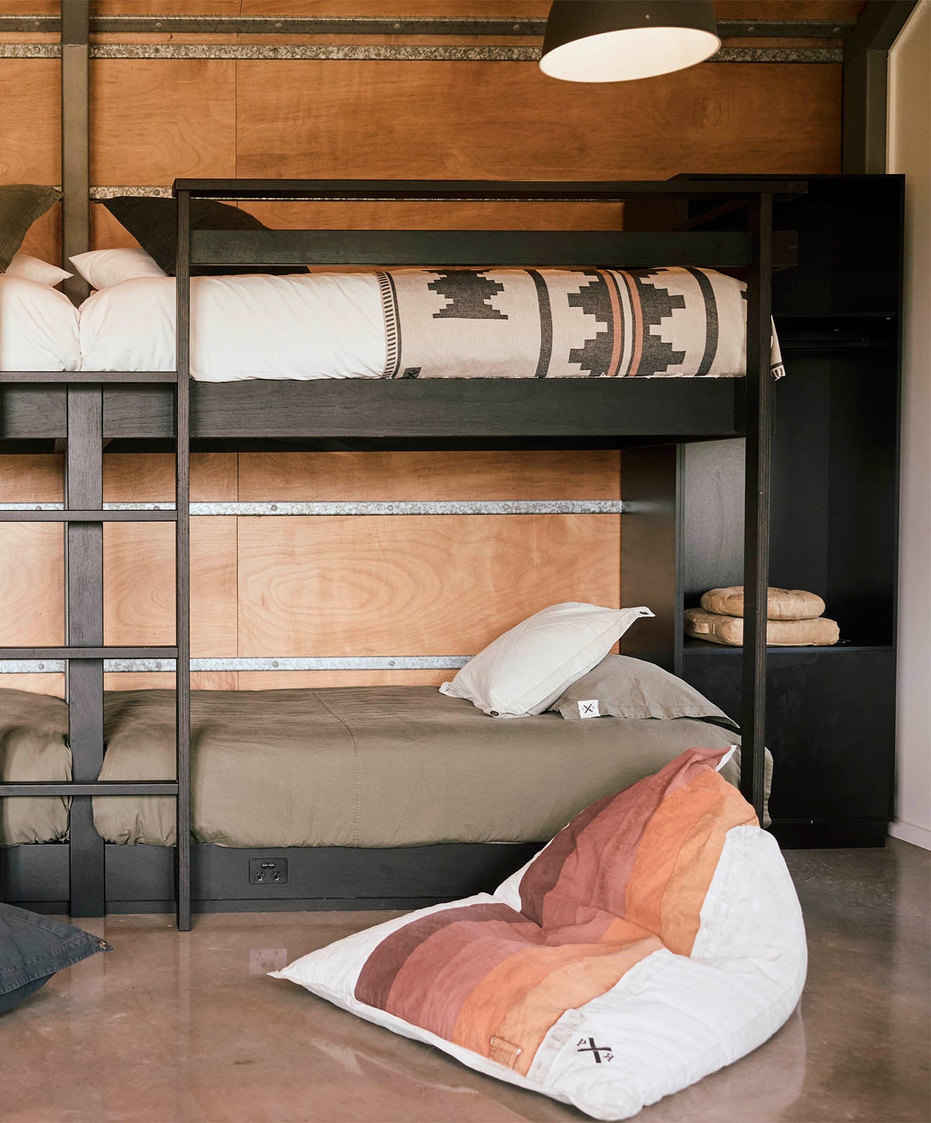 Up River Throw | Natural