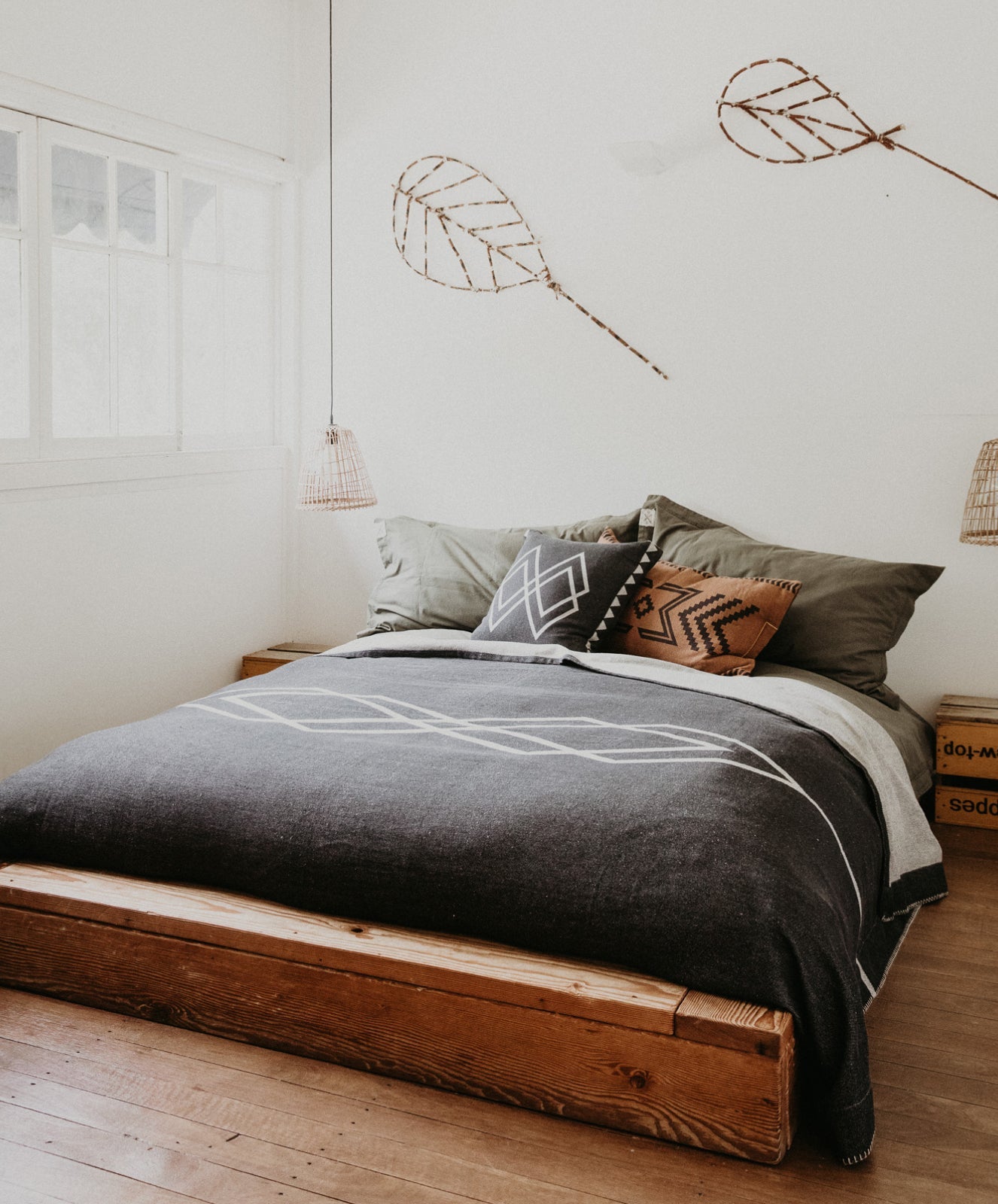 Dawn Ranger Blanket | Black/Oats | Super King