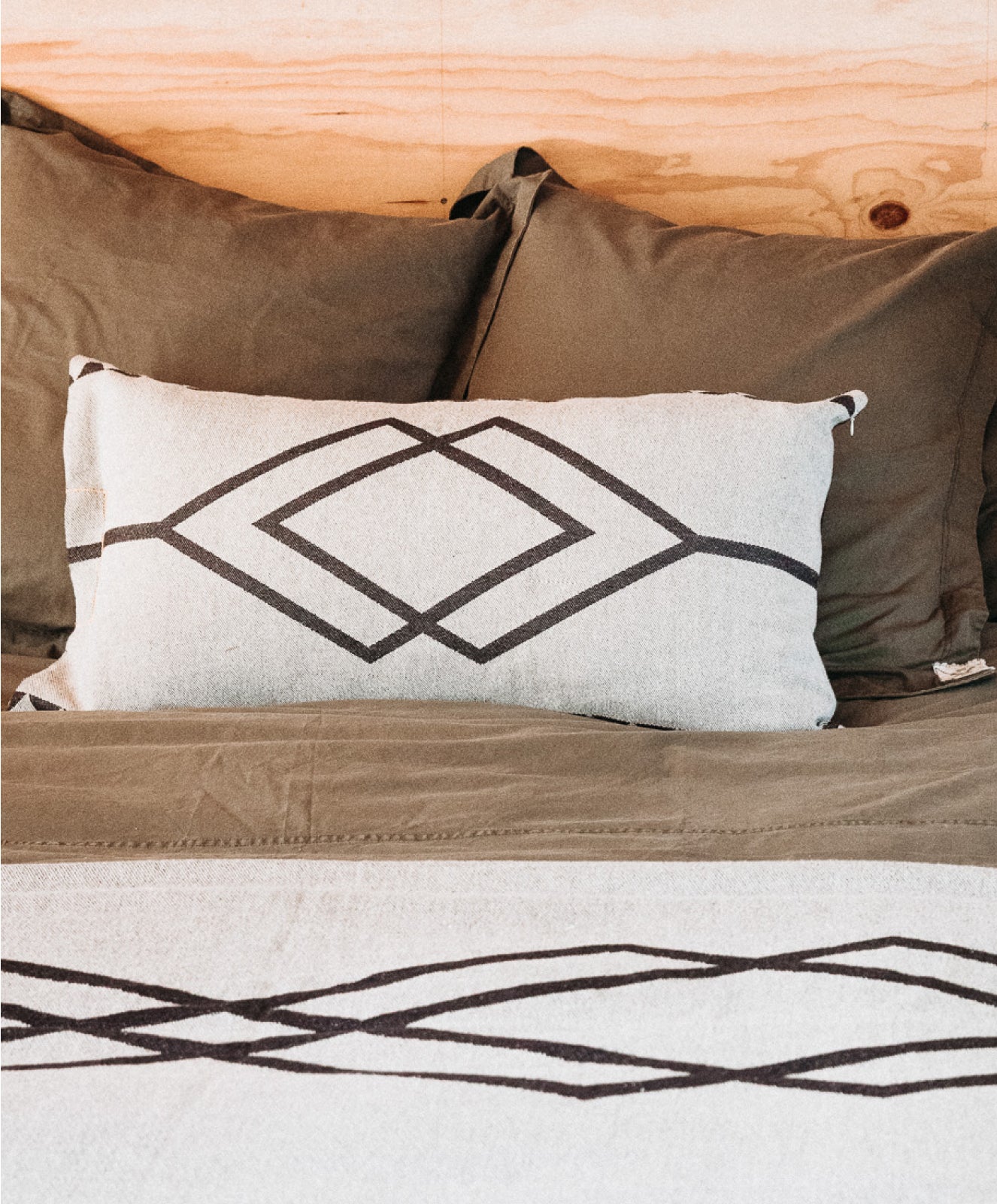 Dawn Ranger Cushion Cover | Black/Oats | 85*45