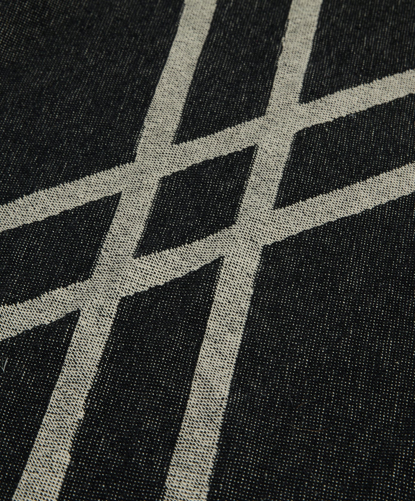 Dawn Ranger Blanket | Black/Oats | Super King